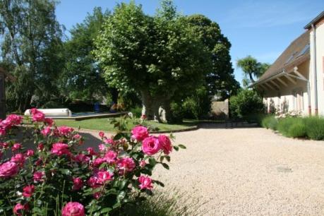 La Fontenelle - Lovely Holiday House With Swimming Pool Cuisery Exterior photo